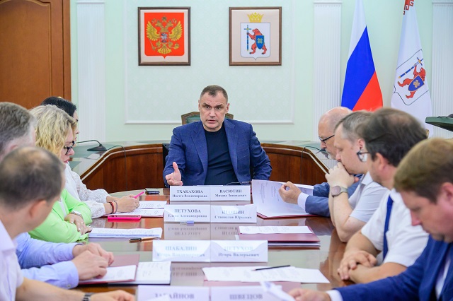 В правительстве обсудили вопросы кадровой политики на госслужбе