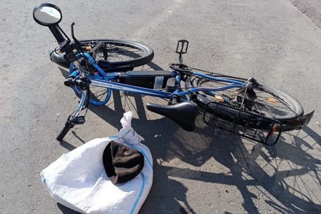 В Сернурском районе грузовик сбил велосипедиста 