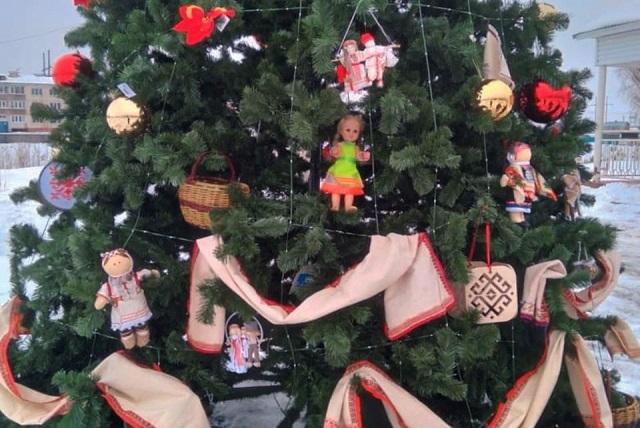 Ёлка из Волжского района претендует на звание лучшей в России