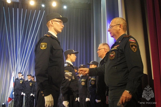 Учащиеся школы №24 Йошкар-Олы стали кадетами МЧС России 