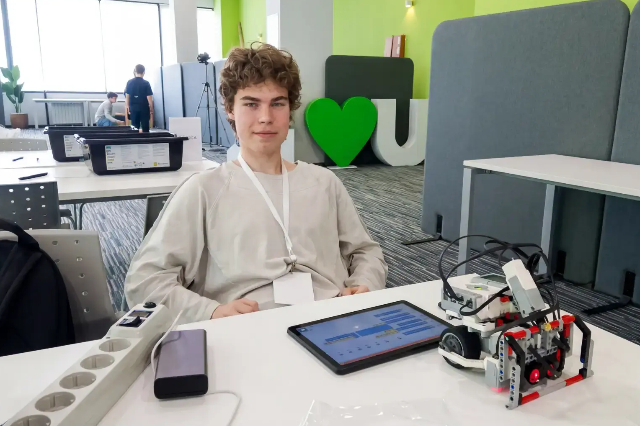 Школьник из Марий Эл победил в региональном этапе робототехнической олимпиады