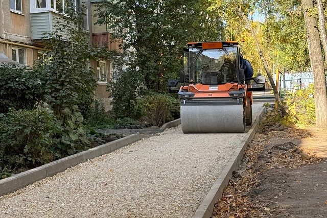 В Йошкар-Оле продолжается ремонт четырёх дворовых территорий