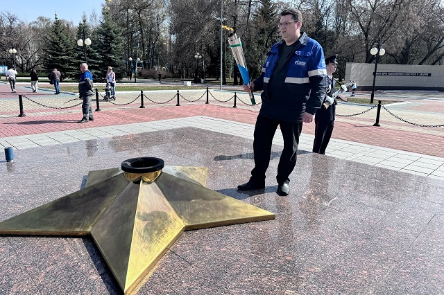 Газовики провели техобслуживание «Вечного огня» в Йошкар-Оле Газовики провели техобслуживание «Вечного огня» в Йошкар-Оле