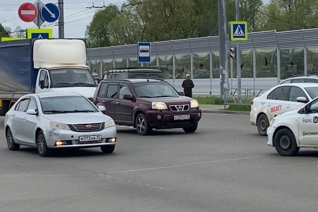 Перекрёсток Ленинского проспекта и улицы Кирова переоборудуют