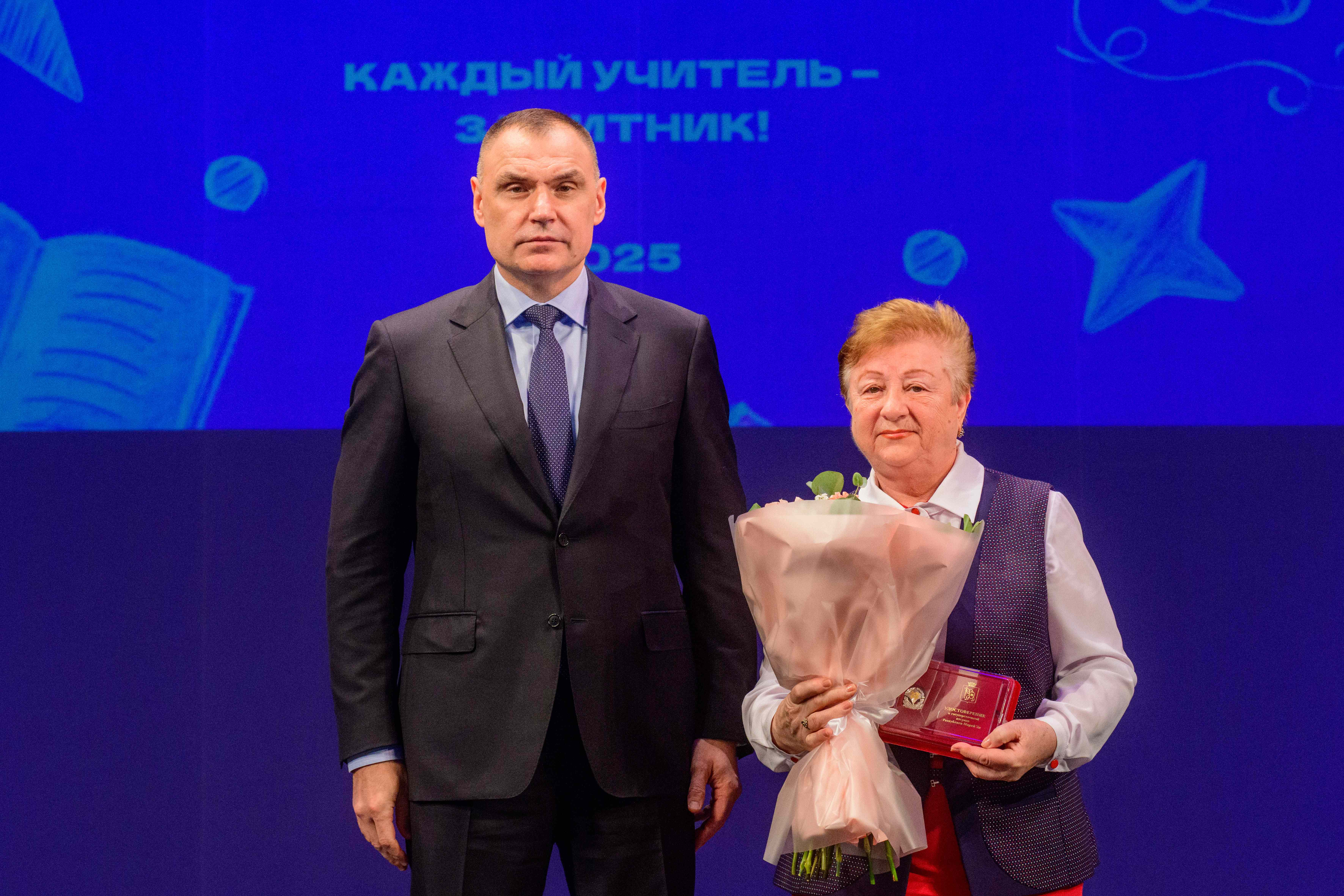 Юрий Зайцев поздравил педагогов республики с профессиональным праздником 