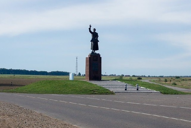 В Горномарийском районе сделают безопасной трассу к памятнику легендарному князю