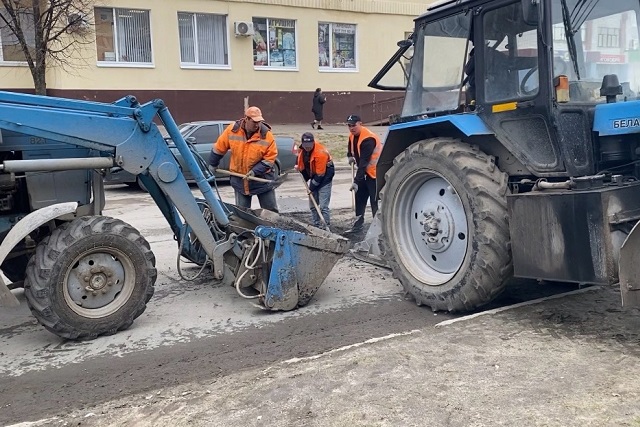 На дорогах Йошкар-Олы продолжается ямочный ремонт На дорогах Йошкар-Олы продолжается ямочный ремонт