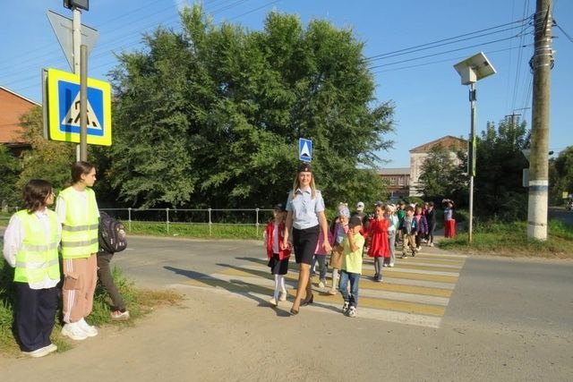 По улицам Козьмодемьянска прошел «Шагающий автобус»