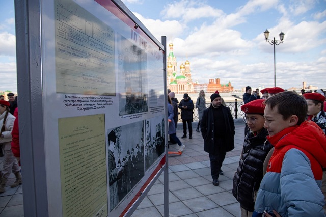 На набережной в Йошкар-Оле открылась выставка под открытым небом 