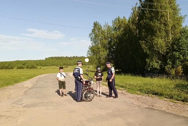 Полицейские выявили в Сернурском районе 12-летнего байкера Полицейские выявили в Сернурском районе 12-летнего байкера