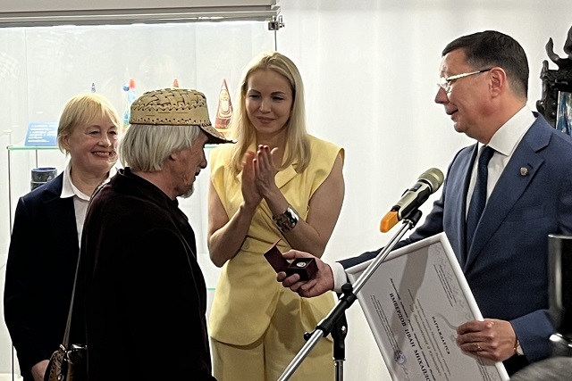 В Йошкар-Оле открылась выставка творчества Ивана Ямбердова «Философия в красках»