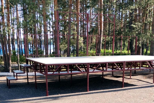 Сцену для детского лагеря изготовили в исправительной колонии