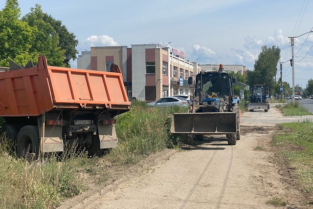 В Йошкар-Оле ремонтируют тротуар по улице Луначарского 