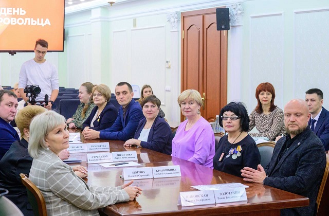 Глава Марий Эл Юрий Зайцев вручил награды добровольцам 