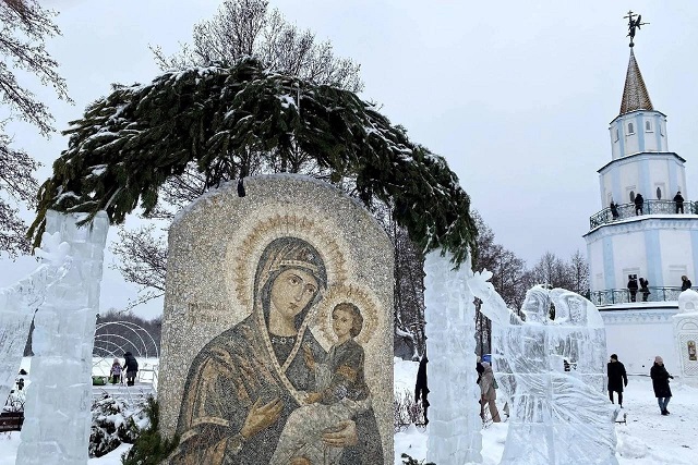 В Раифе проходит фестиваль ледовых и снежных фигур «Лёд и Свет»