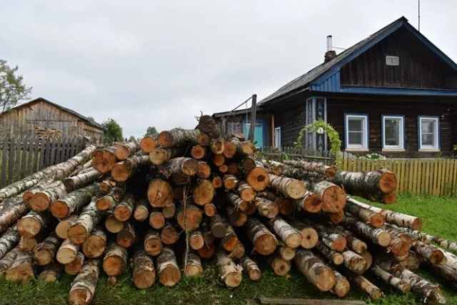 Участники СВО смогут купить древесину для строительства дома со скидкой 