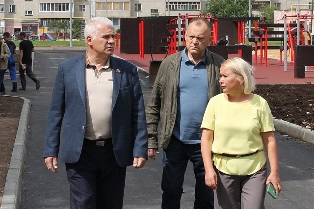 Сенатор Сергей Мартынов посетил новую школу Йошкар-Олы 