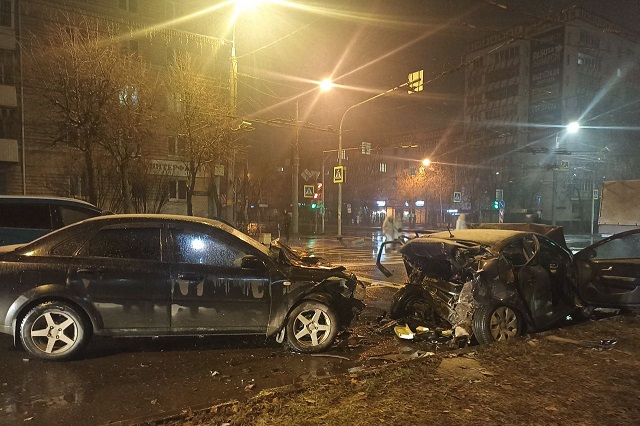 В Йошкар-Оле произошло ДТП с участием четырёх автомобилей 