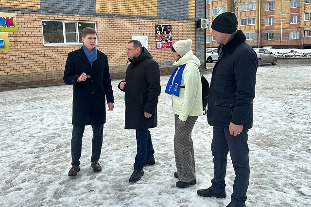 «Единая Россия» проверила благоустройство бульвара на улице Победы в Руэме