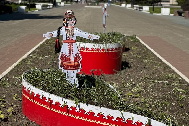 Клумба с национальным колоритом появилась в Центральном парке Йошкар-Олы 