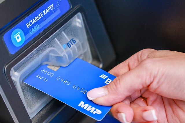 Клиенты ВТБ могут ограничить снятие наличных для защиты от мошенников