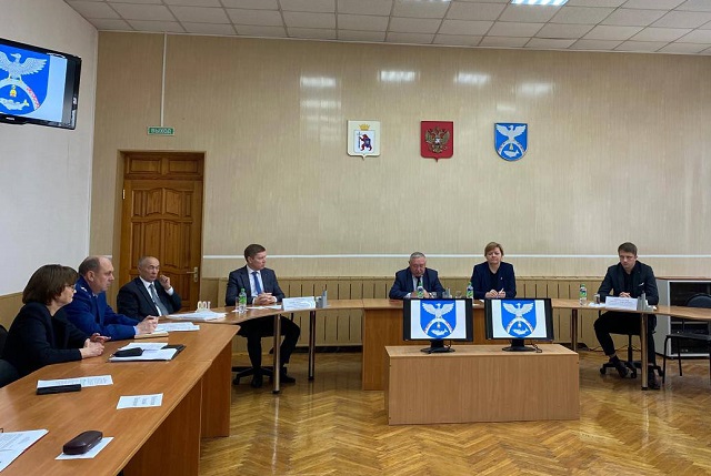 Евгений Небогатиков избран Главой Новоторъяльского района