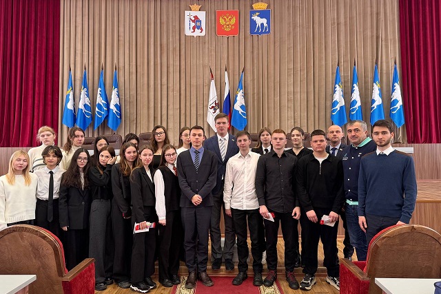 Школьники из Йошкар-Олы узнали, как депутаты принимают законы 