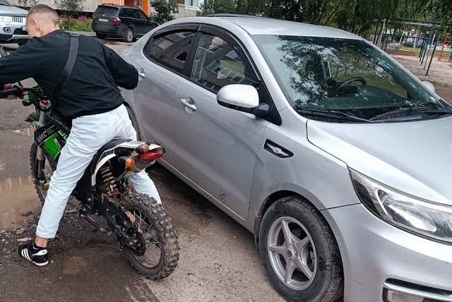 Автоинспекторы установили личность питбайкера, скрывшегося с места ДТП