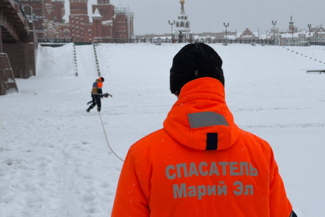 В Марий Эл спасатели фиксируют неравномерную толщину льда на реках