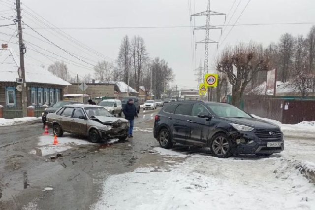 Девятилетняя школьница попала в больницу после ДТП в Йошкар-Оле