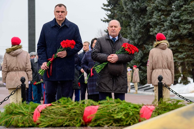 Юрий Зайцев возложил цветы в память о жертвах блокады Ленинграда