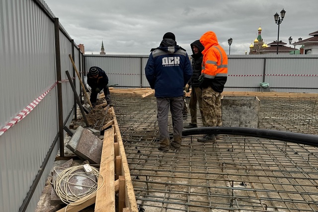 Подрядчики делают фундамент здания ТИЦ на набережной Йошкар-Олы