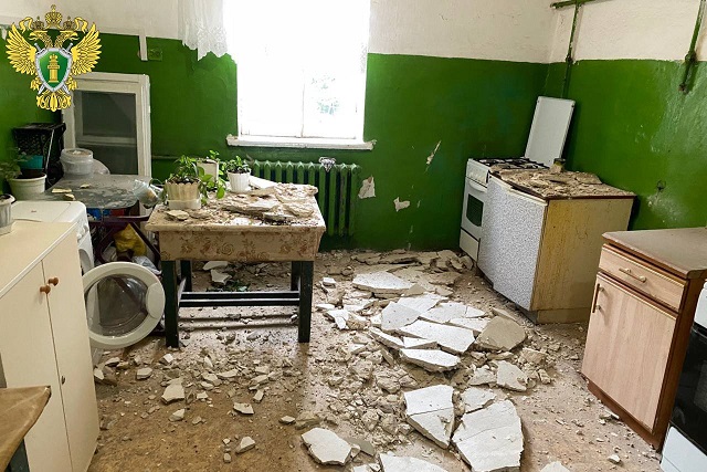 В квартире дома на улице Эшпая в Йошкар-Оле обрушился потолок