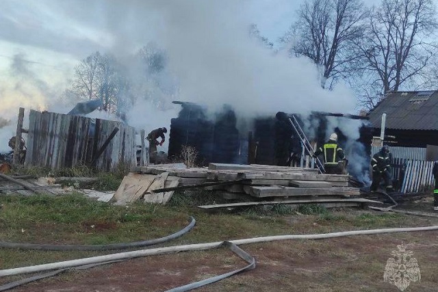 В Волжском районе в результате поджога сгорел жилой дом