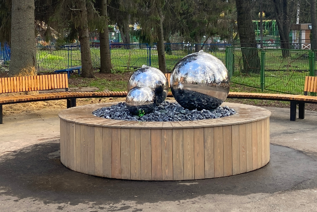 В Центральном парке Йошкар-Олы установили новый фонтан с подсветкой