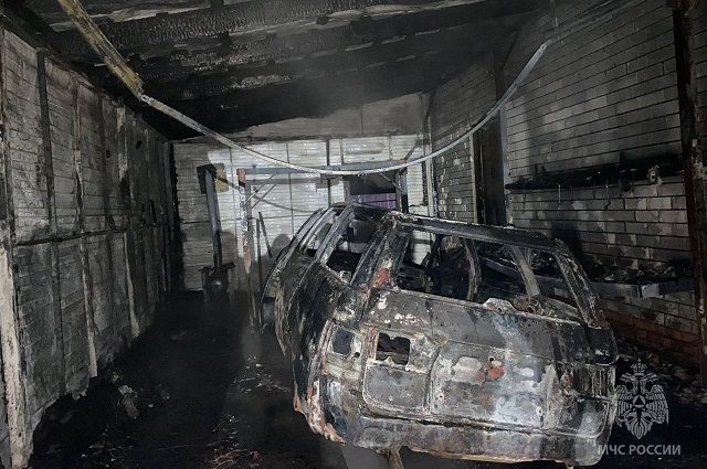 В Волжском районе из-за сварочных работ возник пожар в гараже 