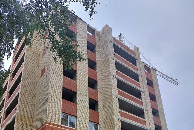 Недостроенный дом в Медведеве арестовали из-за долгов застройщика Недостроенный дом в Медведеве арестовали из-за долгов застройщика