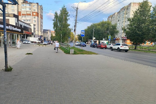 19-летний электросамокатчик сбил на тротуаре 7-летнюю девочку 