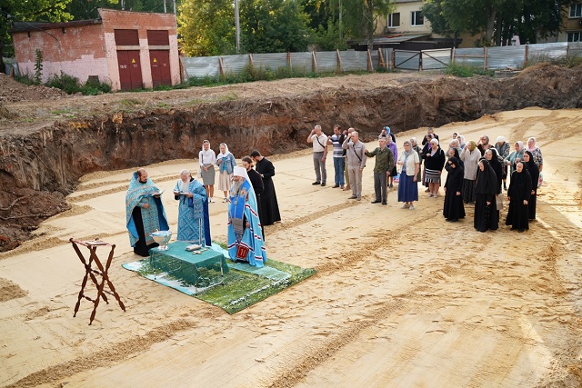 В Богородице-Сергиевском монастыре строят корпус с домовым храмом