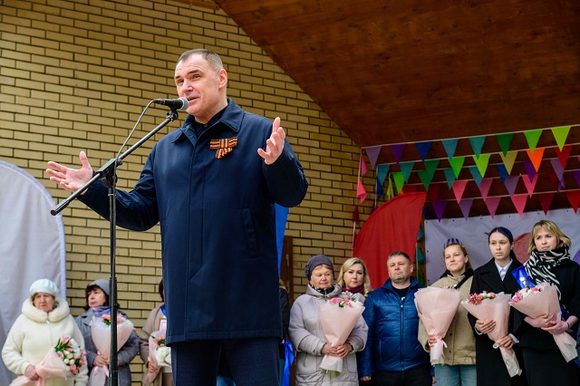Юрий Зайцев наградил лауреатов фестиваля-конкурса «Люди труда»