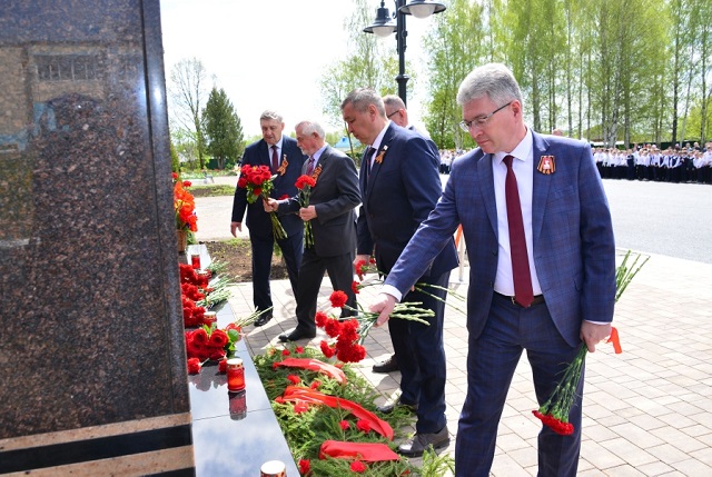 В селе Кузнецово открыли памятник труженикам тыла и детям войны