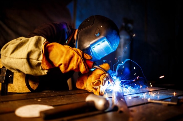 Сварщики вошли в топ-15 самых дефицитных работников в России  Сварщики вошли в топ-15 самых дефицитных работников в России