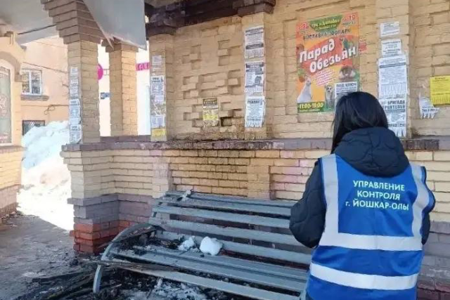 В Йошкар-Оле владельцу остановки выдали предписание за повреждение павильона