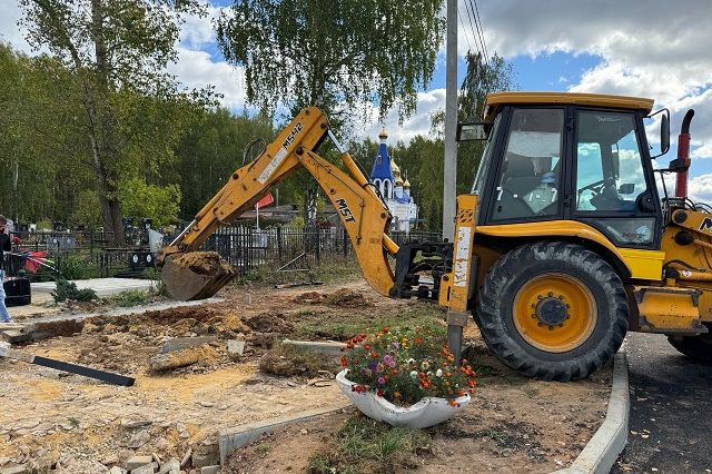 Продолжается обустройство «Аллеи героев» на Туруновском кладбище