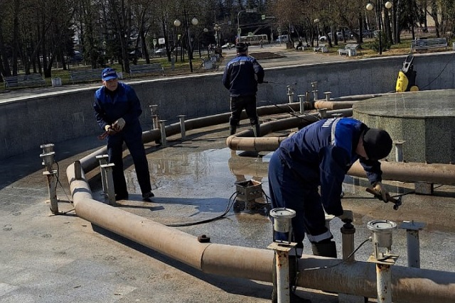 В Йошкар-Оле фонтаны готовят к новому сезону В Йошкар-Оле фонтаны готовят к новому сезону