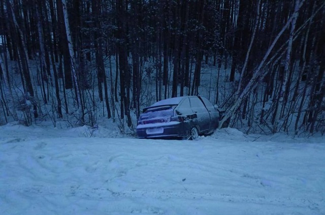 В Медведевском районе в результате ДТП машина оказалась в кювете