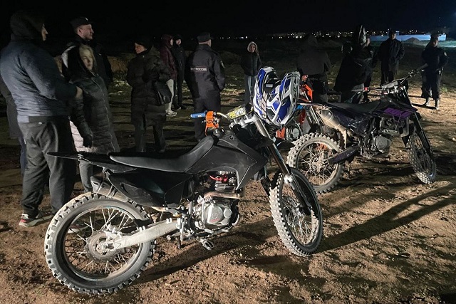 Подростки, гонявшие на спортивных мотоциклах, задержаны полицейскими