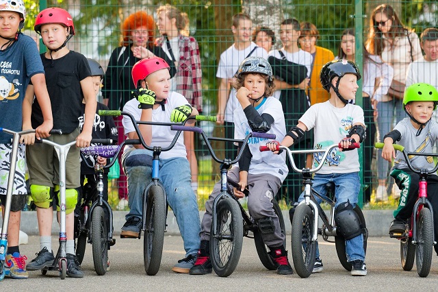 Молодёжь Йошкар-Олы представила в Парке Победы свои увлечения 