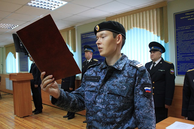 Накануне профессионального праздника судебные приставы приняли присягу