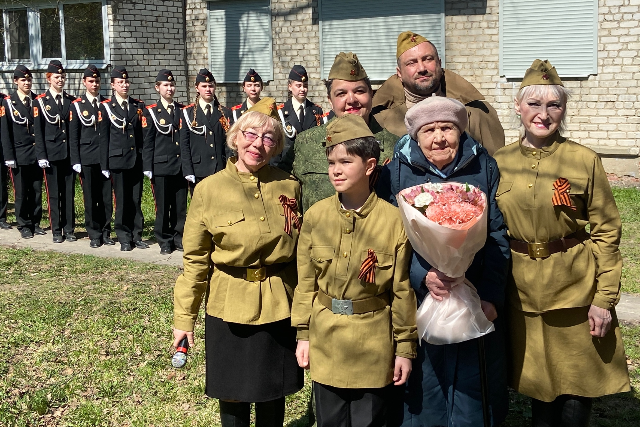 «Фронтовые бригады» поздравляют ветеранов с Днем Победы в Йошкар-Оле
